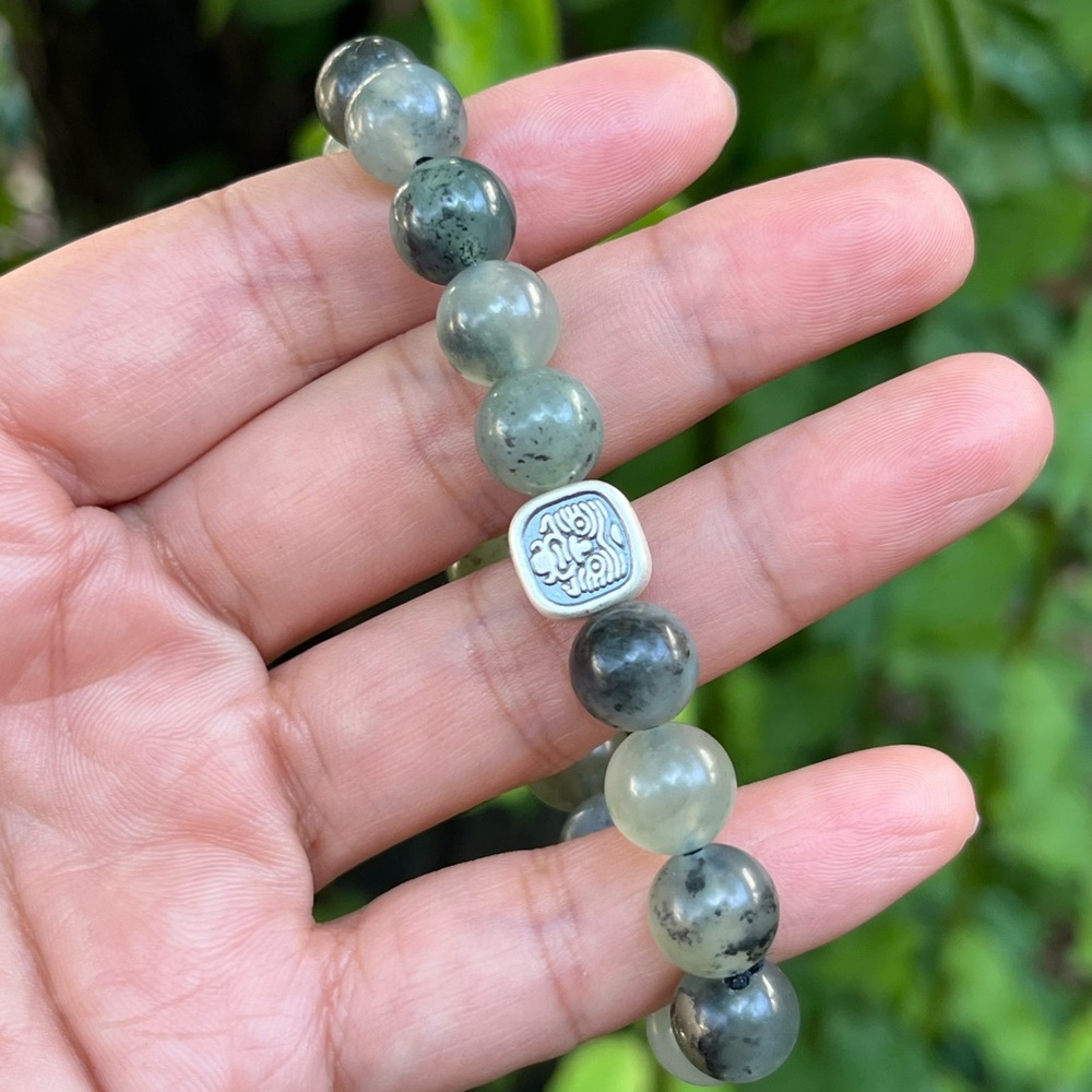 10mm stretchable Xiuyan jade with silver accent - Picture 12 of 12